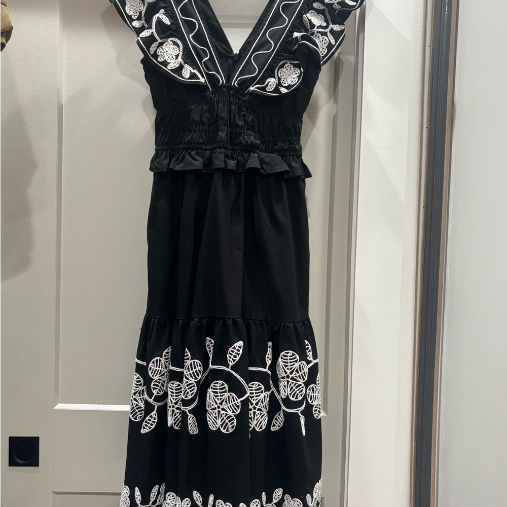 Chic Black Maxi Dress with White Embroidery